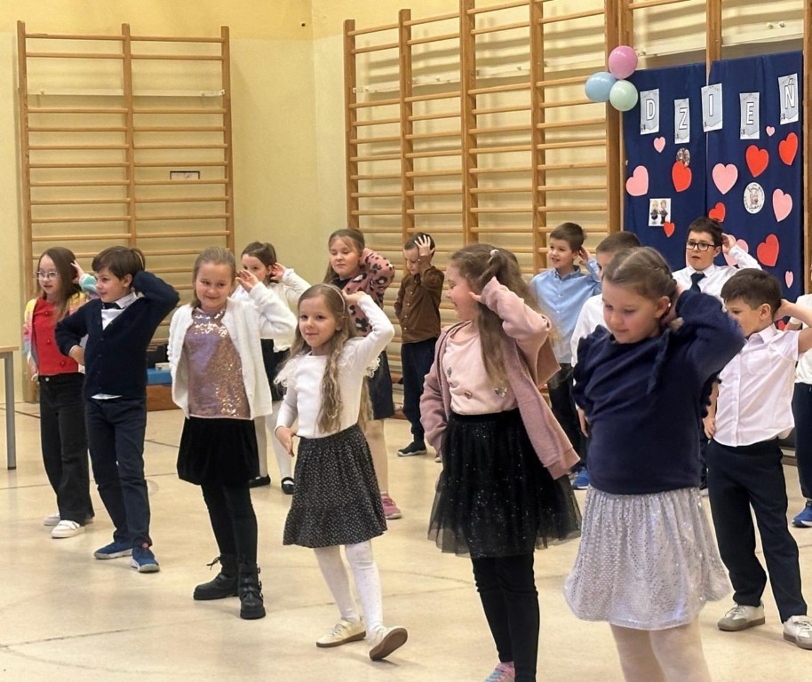 20 stycznia klasa 2B uroczyście obchodziła Dzień Babci i Dziadka