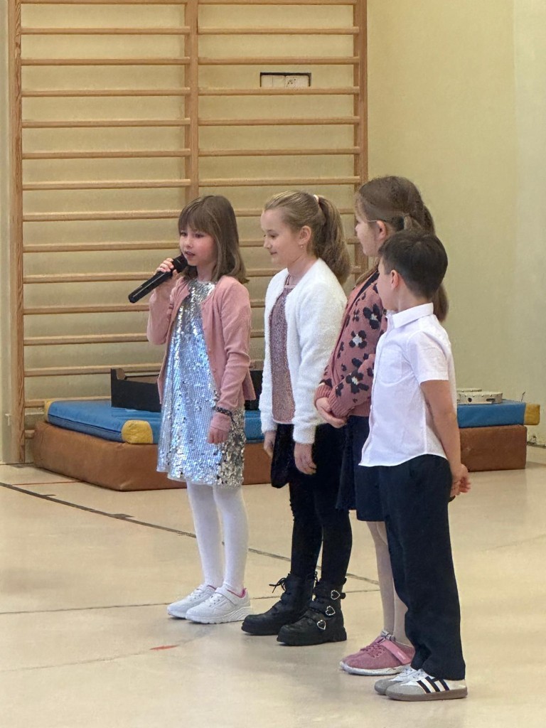 20 stycznia klasa 2B uroczyście obchodziła Dzień Babci i Dziadka