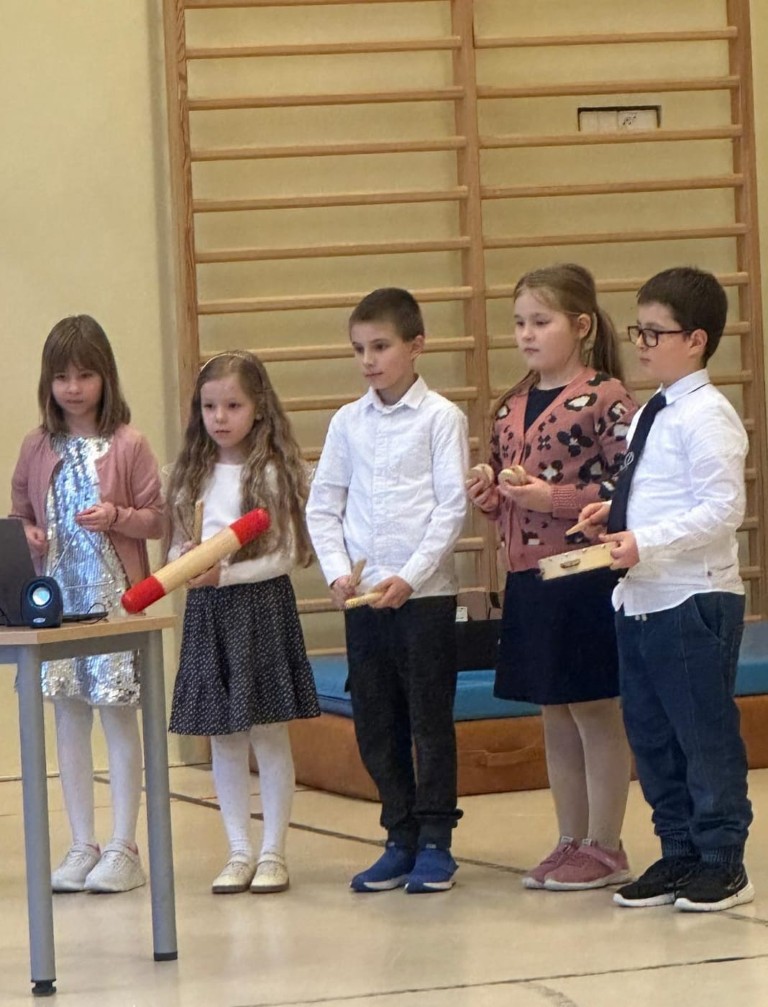 20 stycznia klasa 2B uroczyście obchodziła Dzień Babci i Dziadka