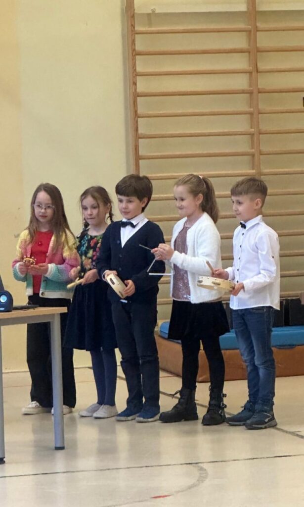 20 stycznia klasa 2B uroczyście obchodziła Dzień Babci i Dziadka