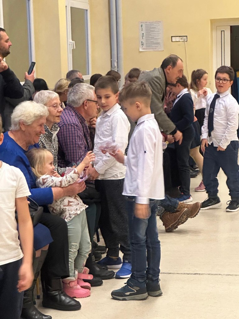 20 stycznia klasa 2B uroczyście obchodziła Dzień Babci i Dziadka