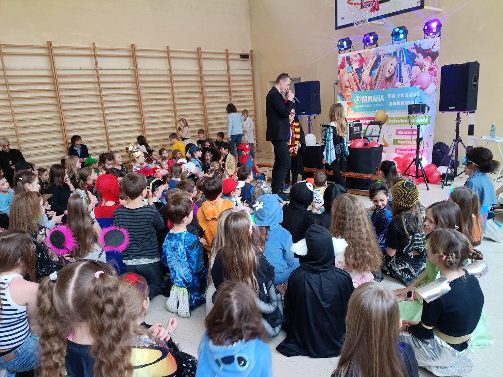 Wspaniała zabawa karnawałowa dla naszych najmłodszych uczniów już za nami!