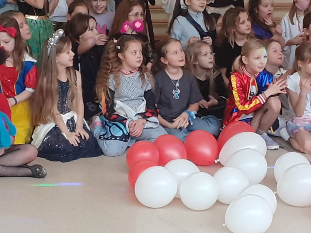 Wspaniała zabawa karnawałowa dla naszych najmłodszych uczniów już za nami!