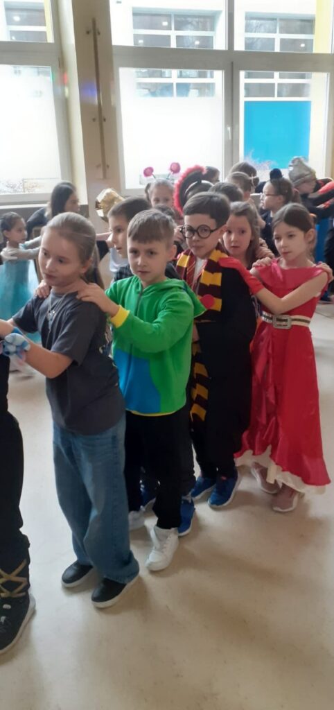 Wspaniała zabawa karnawałowa dla naszych najmłodszych uczniów już za nami!