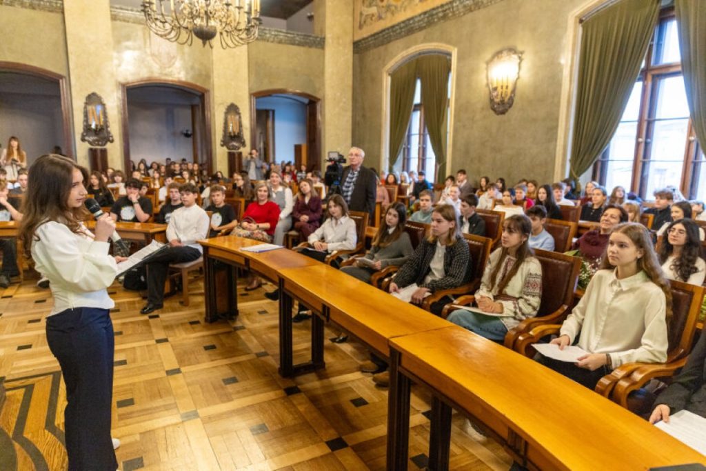 5 grudnia 2025 roku odbyła się Druga Krakowska Konferencja Dzieci i Młodzieży pod hasłem „Wolontariat dziecięcy i młodzieżowy a rozwój kompetencji kluczowych”.