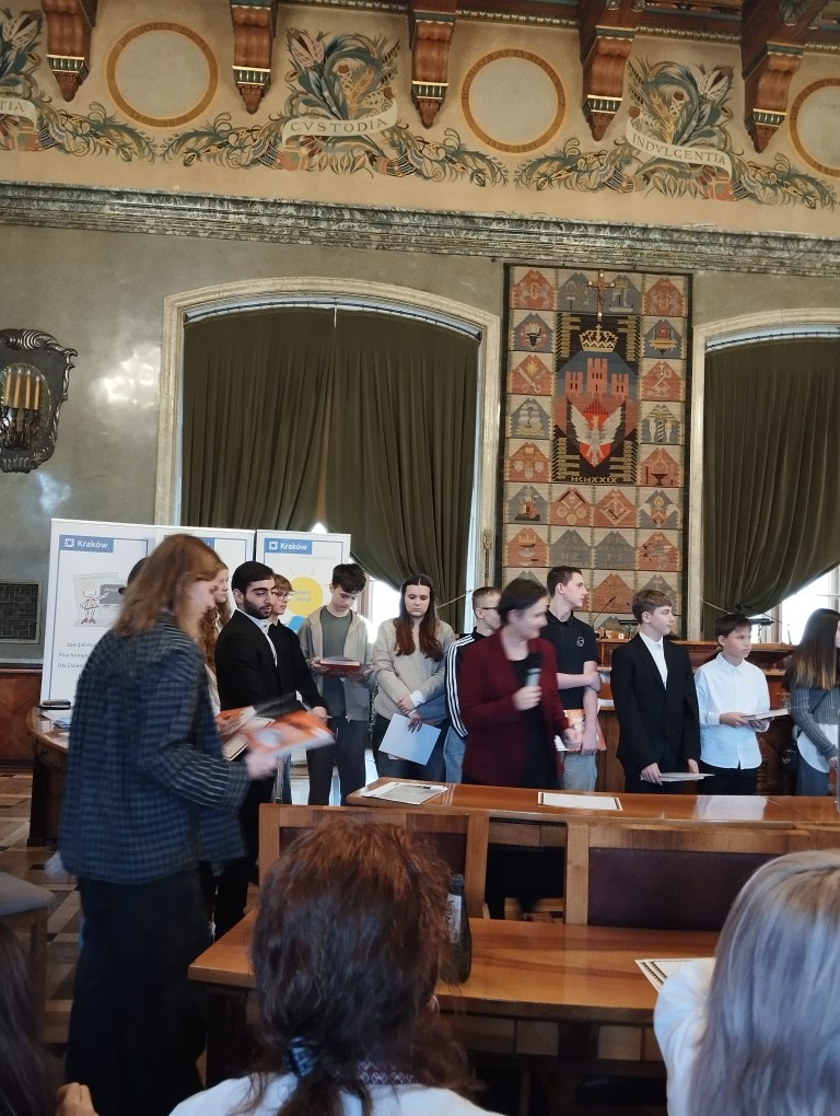 5 grudnia 2025 roku odbyła się Druga Krakowska Konferencja Dzieci i Młodzieży pod hasłem „Wolontariat dziecięcy i młodzieżowy a rozwój kompetencji kluczowych”.