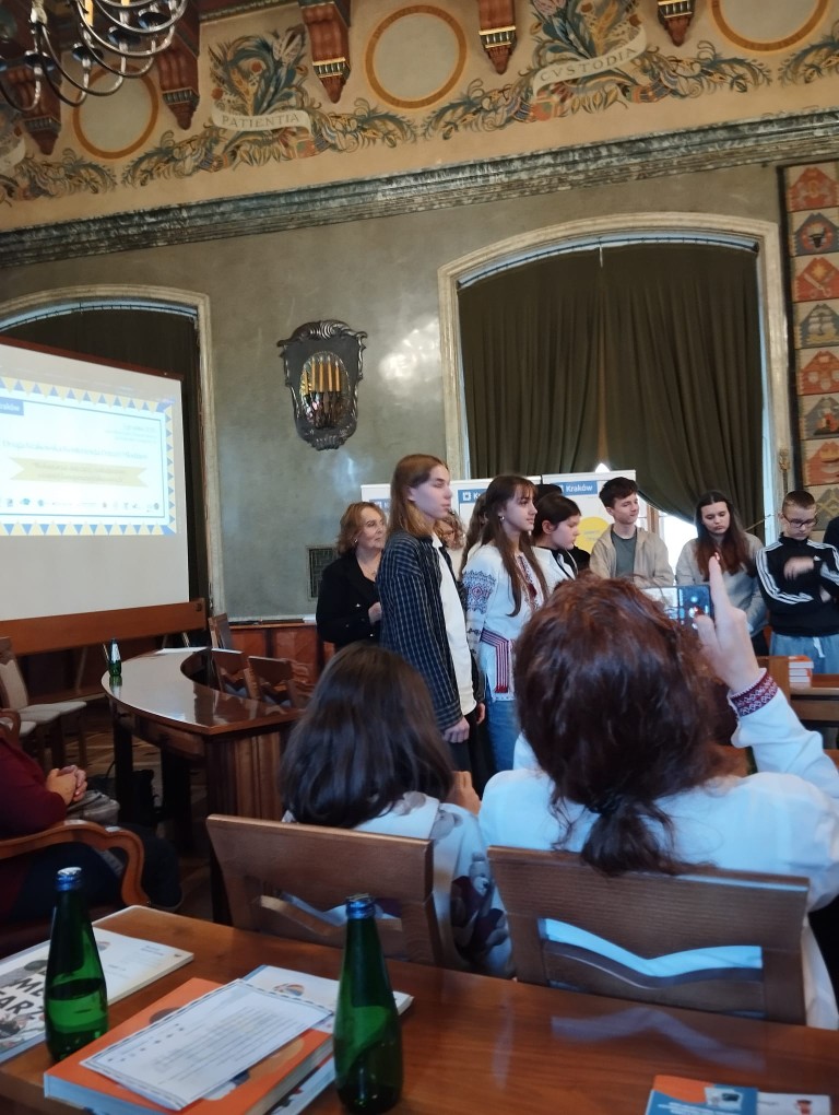 5 grudnia 2025 roku odbyła się Druga Krakowska Konferencja Dzieci i Młodzieży pod hasłem „Wolontariat dziecięcy i młodzieżowy a rozwój kompetencji kluczowych”.