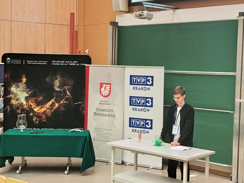 uczeń naszej szkoły Jan Jagielski z klasy 8 brał udział w Ogólnopolskim Konkursie „Magia Żywiołów na Ziemi i w Kosmosie”