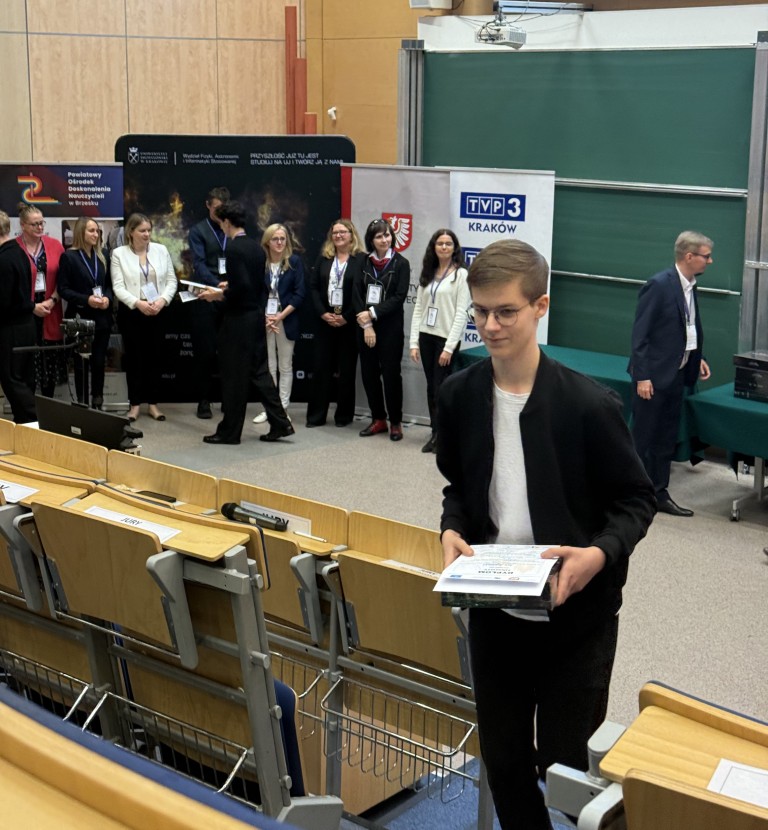 uczeń naszej szkoły Jan Jagielski z klasy 8 brał udział w Ogólnopolskim Konkursie „Magia Żywiołów na Ziemi i w Kosmosie”