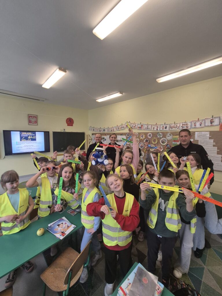 W dniu 31.03.br.po raz kolejny, klasa 3a gościła w swojej sali przedstawicieli Komendy Wojewódzkiej Policji z wydziału Ruchu Drogowego. 