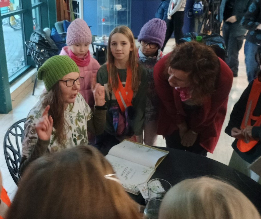 4 grudnia 2025 roku klasa 3c miała możliwość uczestniczyć w niezwykłym spotkaniu z panią Jolą Richter-Maguszewską