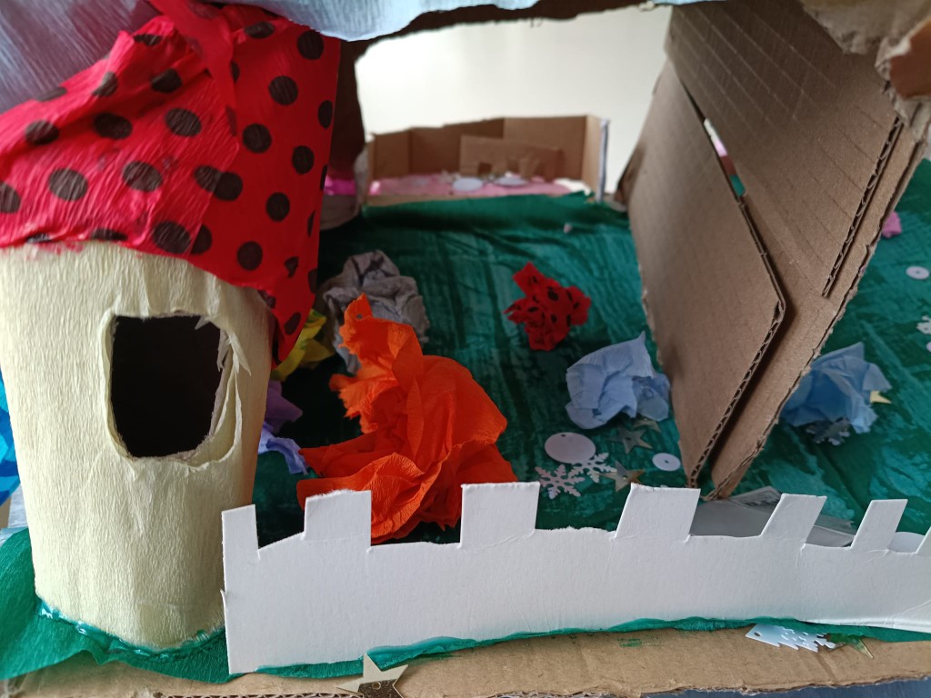 Od połowy grudnia klasa 3c, po zapoznaniu się z tradycją tworzenia szopek w naszym regionie oraz obejrzeniu wielu zdjęć w Internecie, przystąpiła do tworzenia własnych prac. 