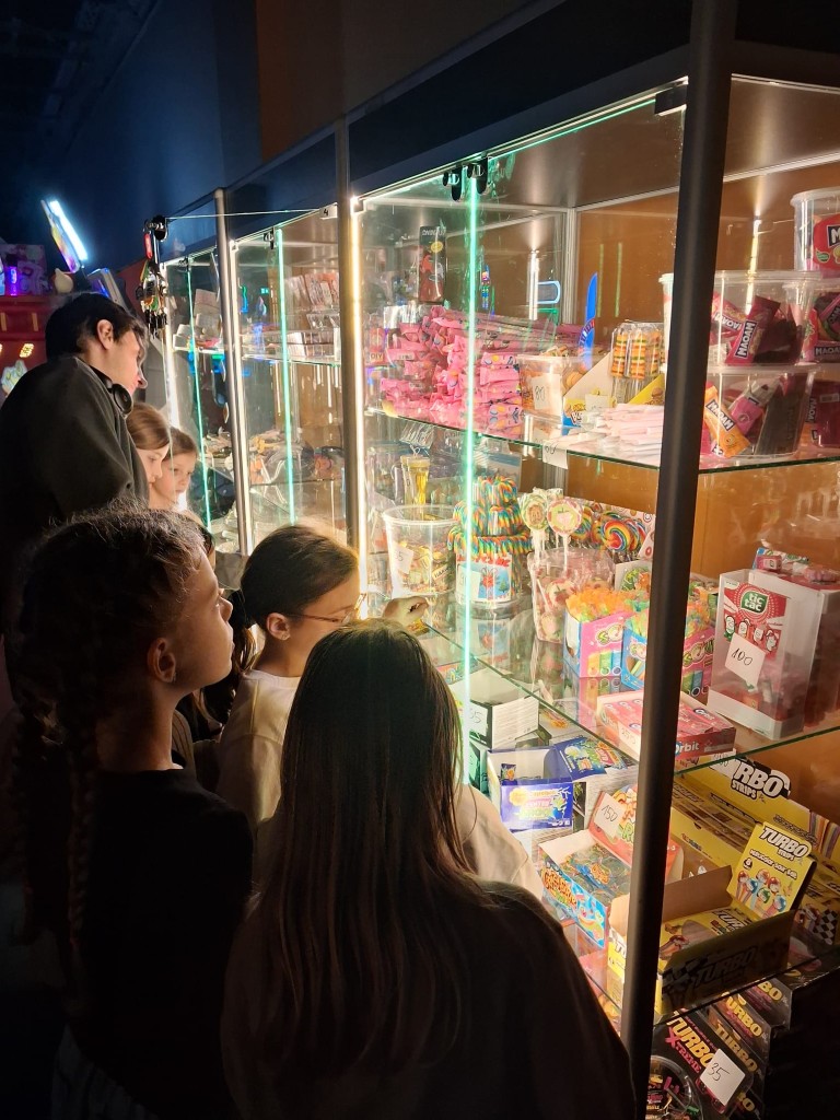 Mikołaj postanowił w tym roku zaszaleć i sprezentował klasie II A wyjście do Forum Fun