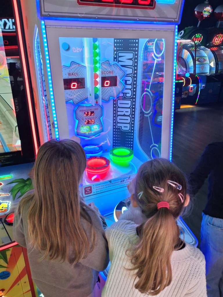 Mikołaj postanowił w tym roku zaszaleć i sprezentował klasie II A wyjście do Forum Fun