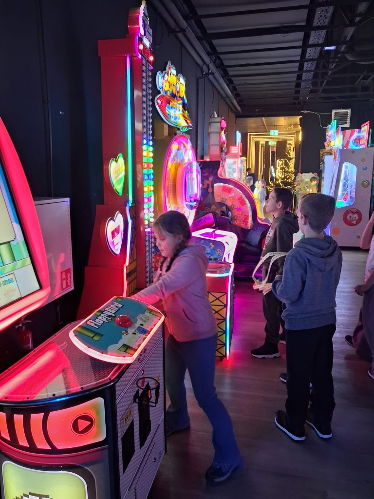 Mikołaj postanowił w tym roku zaszaleć i sprezentował klasie II A wyjście do Forum Fun