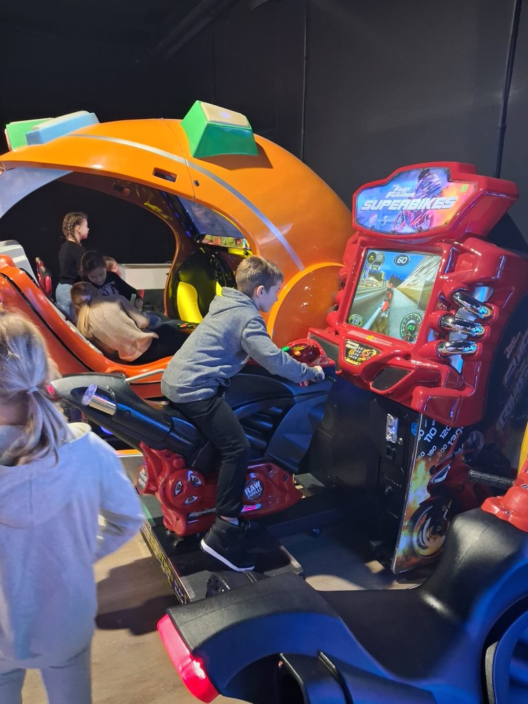 Mikołaj postanowił w tym roku zaszaleć i sprezentował klasie II A wyjście do Forum Fun