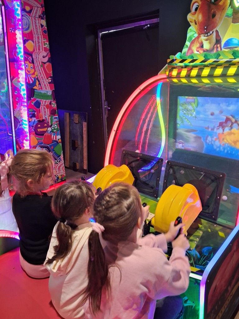 Mikołaj postanowił w tym roku zaszaleć i sprezentował klasie II A wyjście do Forum Fun