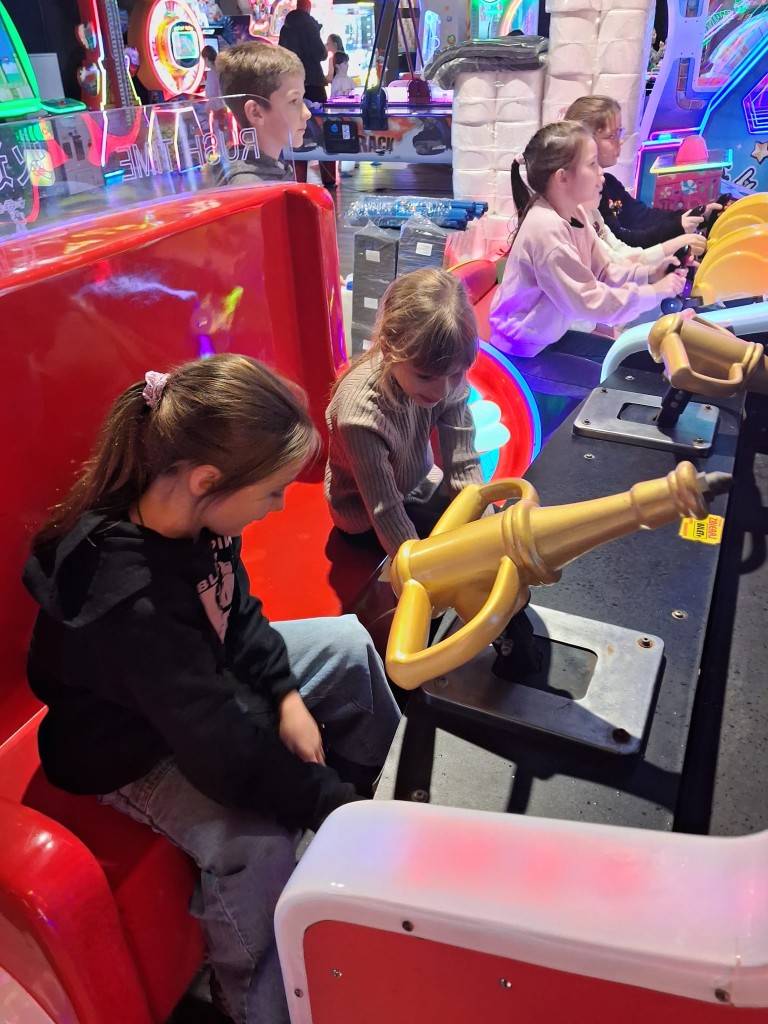 Mikołaj postanowił w tym roku zaszaleć i sprezentował klasie II A wyjście do Forum Fun