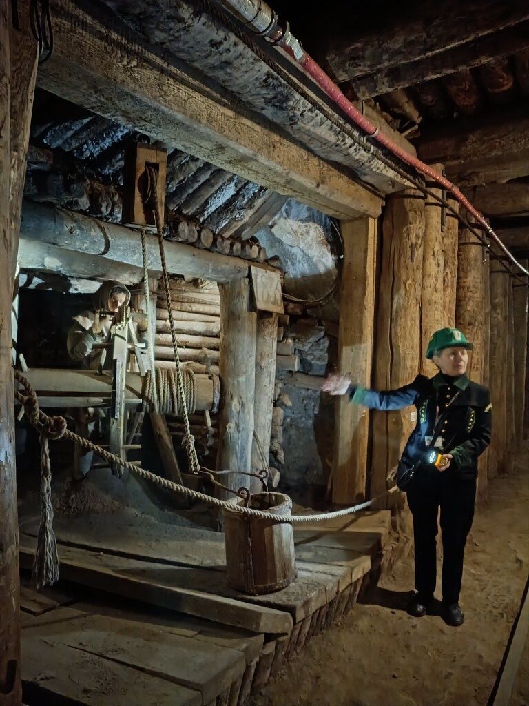 17 marca 2026 r. klasy 3a i 3c wędrowały długimi korytarzami kopalni soli w Bochni