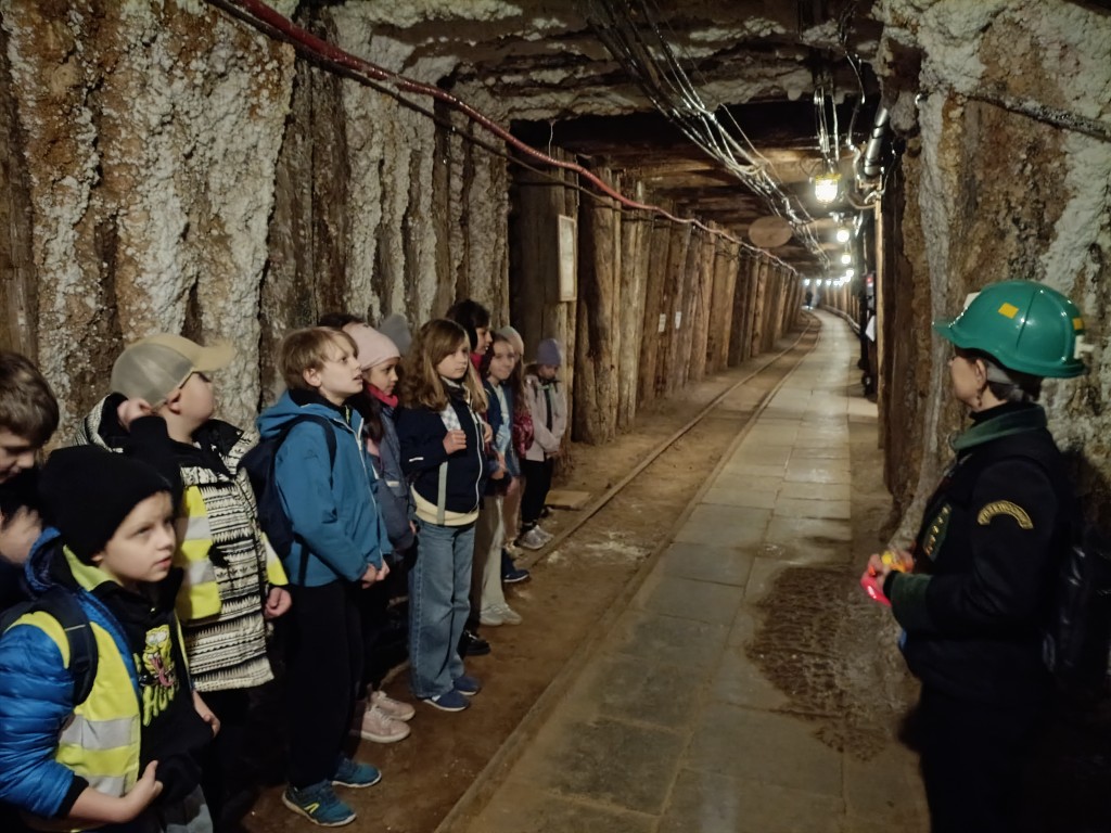 17 marca 2026 r. klasy 3a i 3c wędrowały długimi korytarzami kopalni soli w Bochni