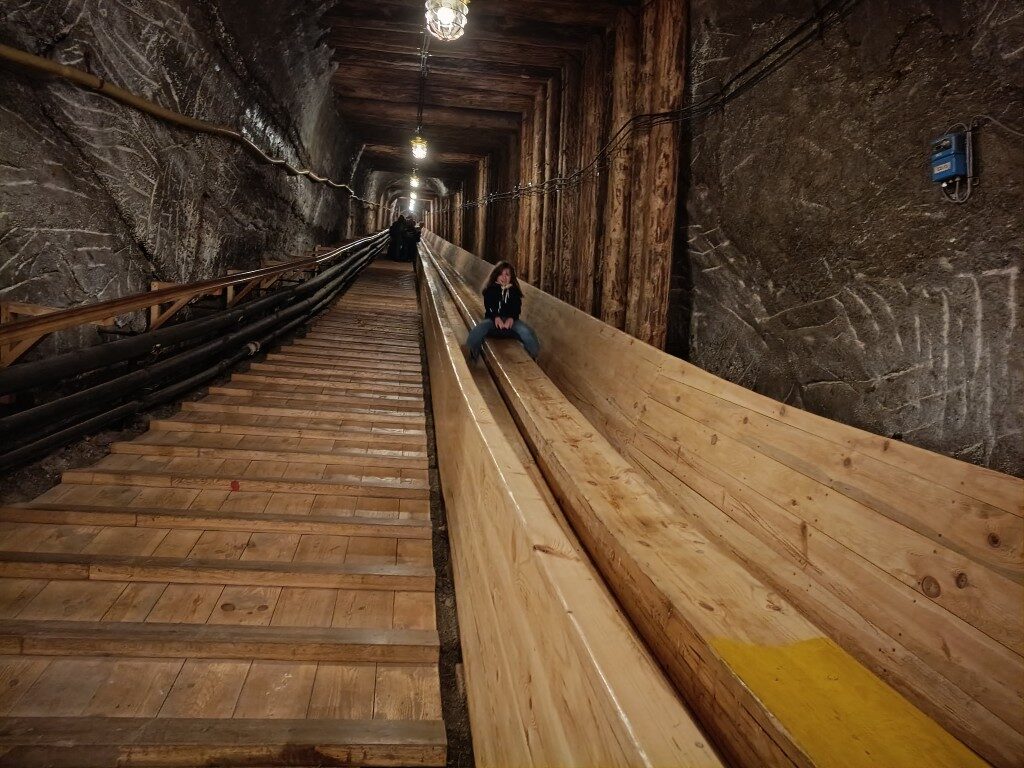 17 marca 2026 r. klasy 3a i 3c wędrowały długimi korytarzami kopalni soli w Bochni