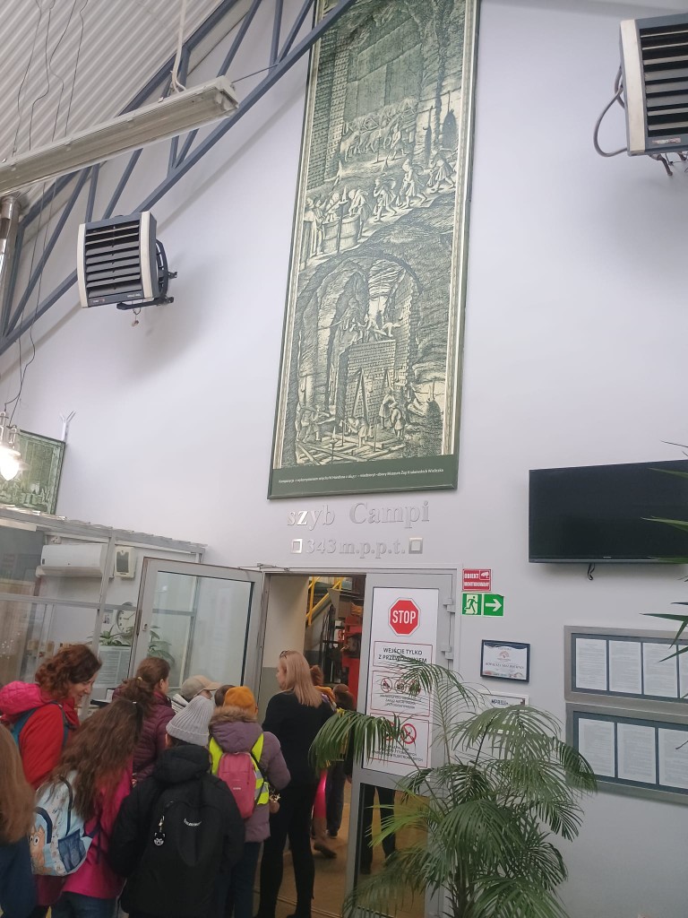 17 marca 2026 r. klasy 3a i 3c wędrowały długimi korytarzami kopalni soli w Bochni