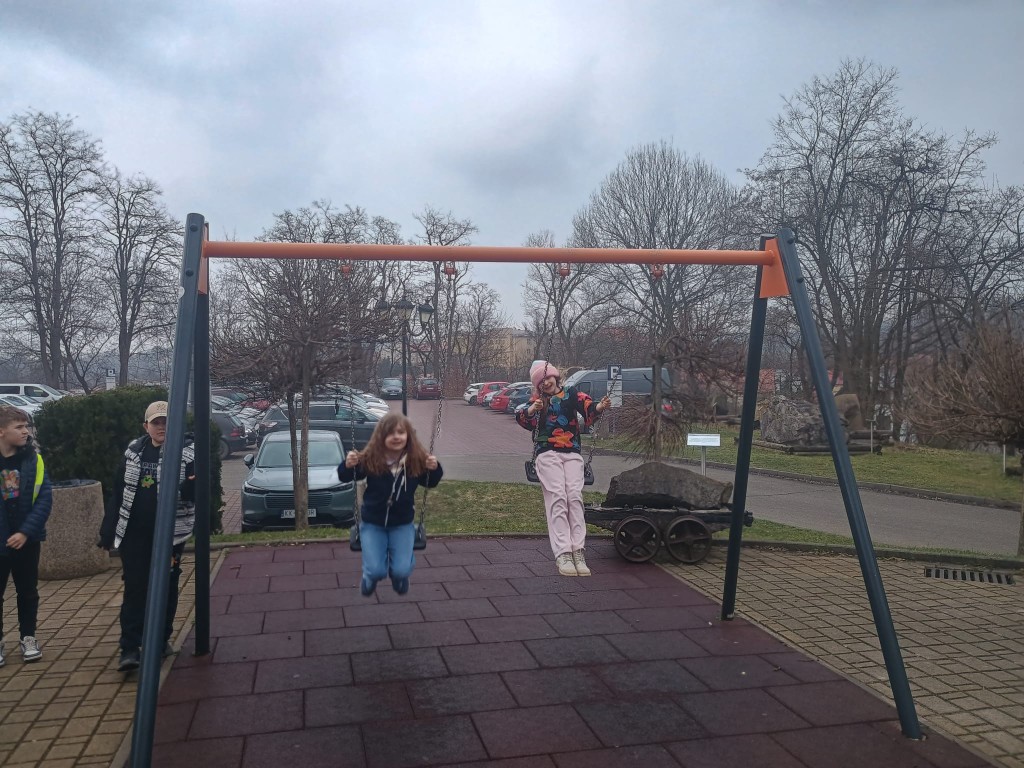 17 marca 2026 r. klasy 3a i 3c wędrowały długimi korytarzami kopalni soli w Bochni