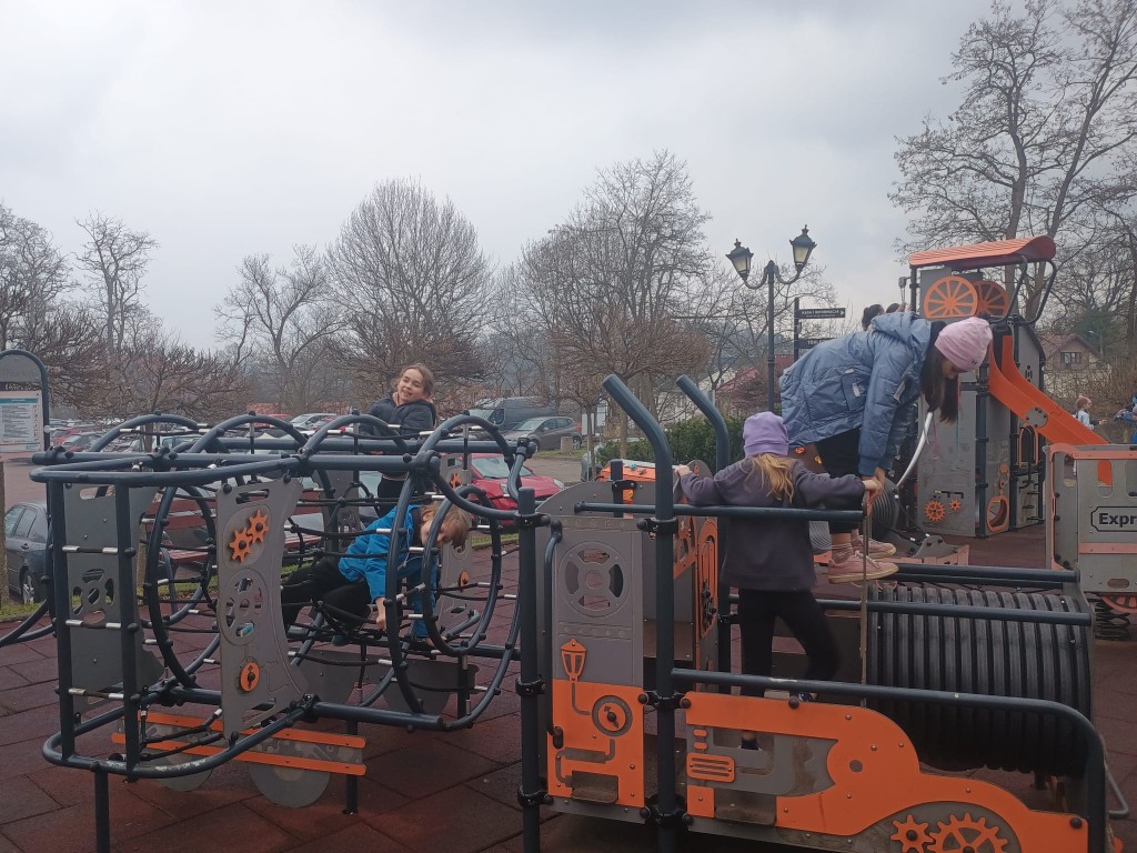 17 marca 2026 r. klasy 3a i 3c wędrowały długimi korytarzami kopalni soli w Bochni