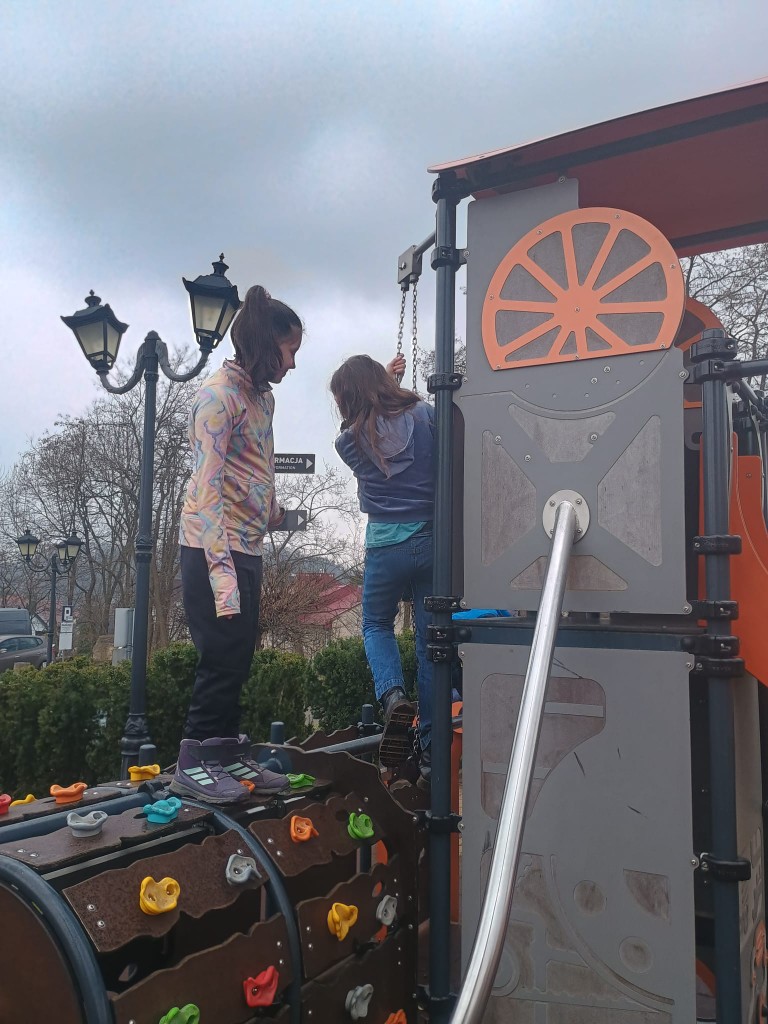 17 marca 2026 r. klasy 3a i 3c wędrowały długimi korytarzami kopalni soli w Bochni