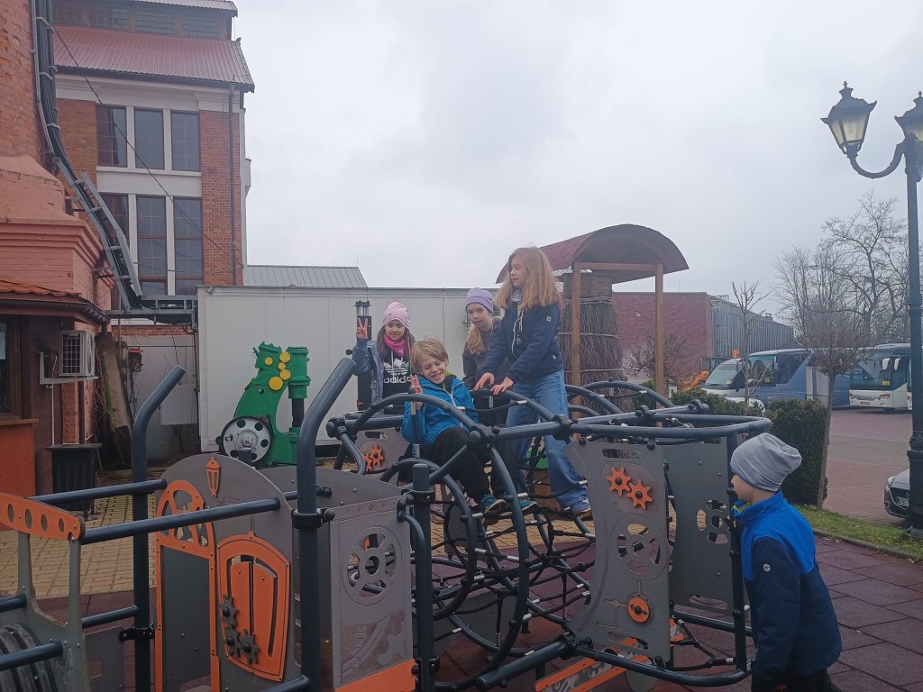 17 marca 2026 r. klasy 3a i 3c wędrowały długimi korytarzami kopalni soli w Bochni