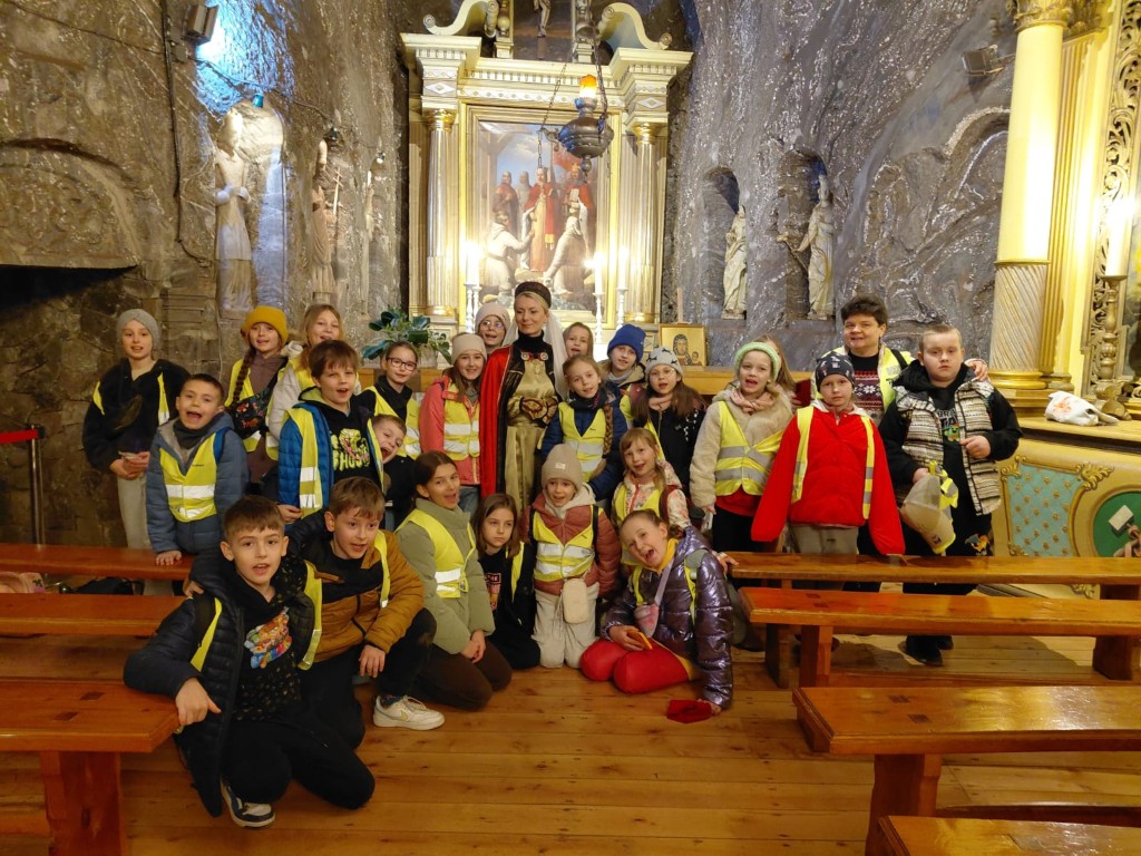 17 marca 2026 r. klasy 3a i 3c wędrowały długimi korytarzami kopalni soli w Bochni