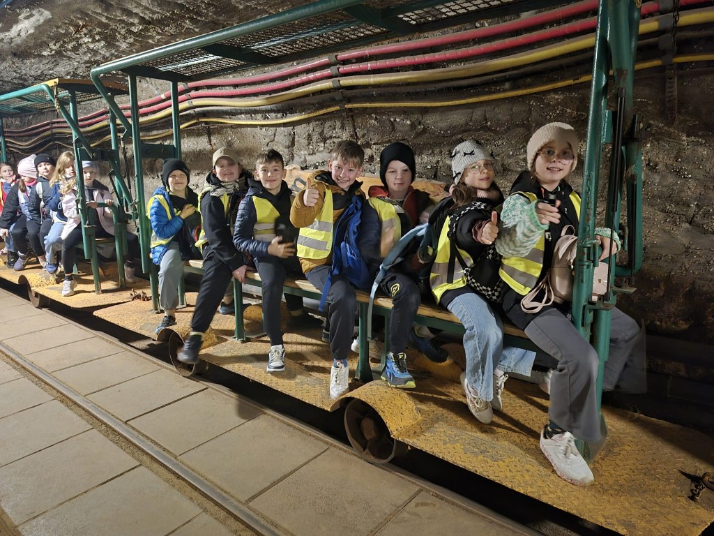 17 marca 2026 r. klasy 3a i 3c wędrowały długimi korytarzami kopalni soli w Bochni