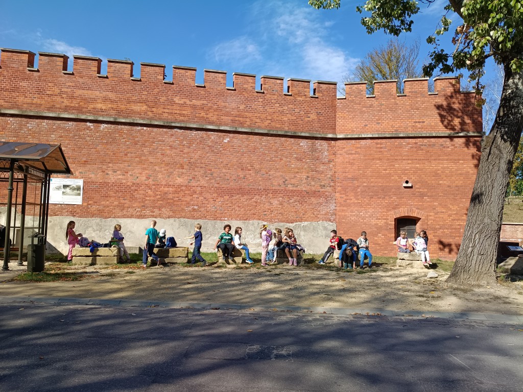 Czwartaki i pierwszaki w Lesie Wolskim!