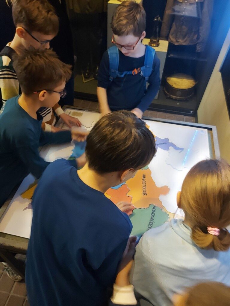 Klasy 3b i 3d w Muzeum Armii Krajowej w Krakowie
