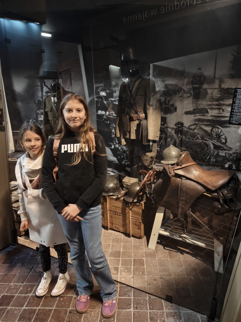 Klasy 3b i 3d w Muzeum Armii Krajowej w Krakowie