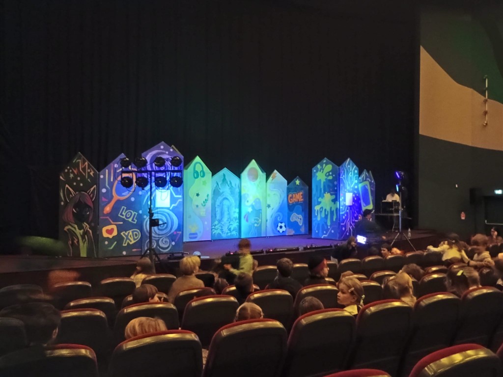 20 listopada 2025 r. klasy 3a i 3c odwiedziły kino Kijów.